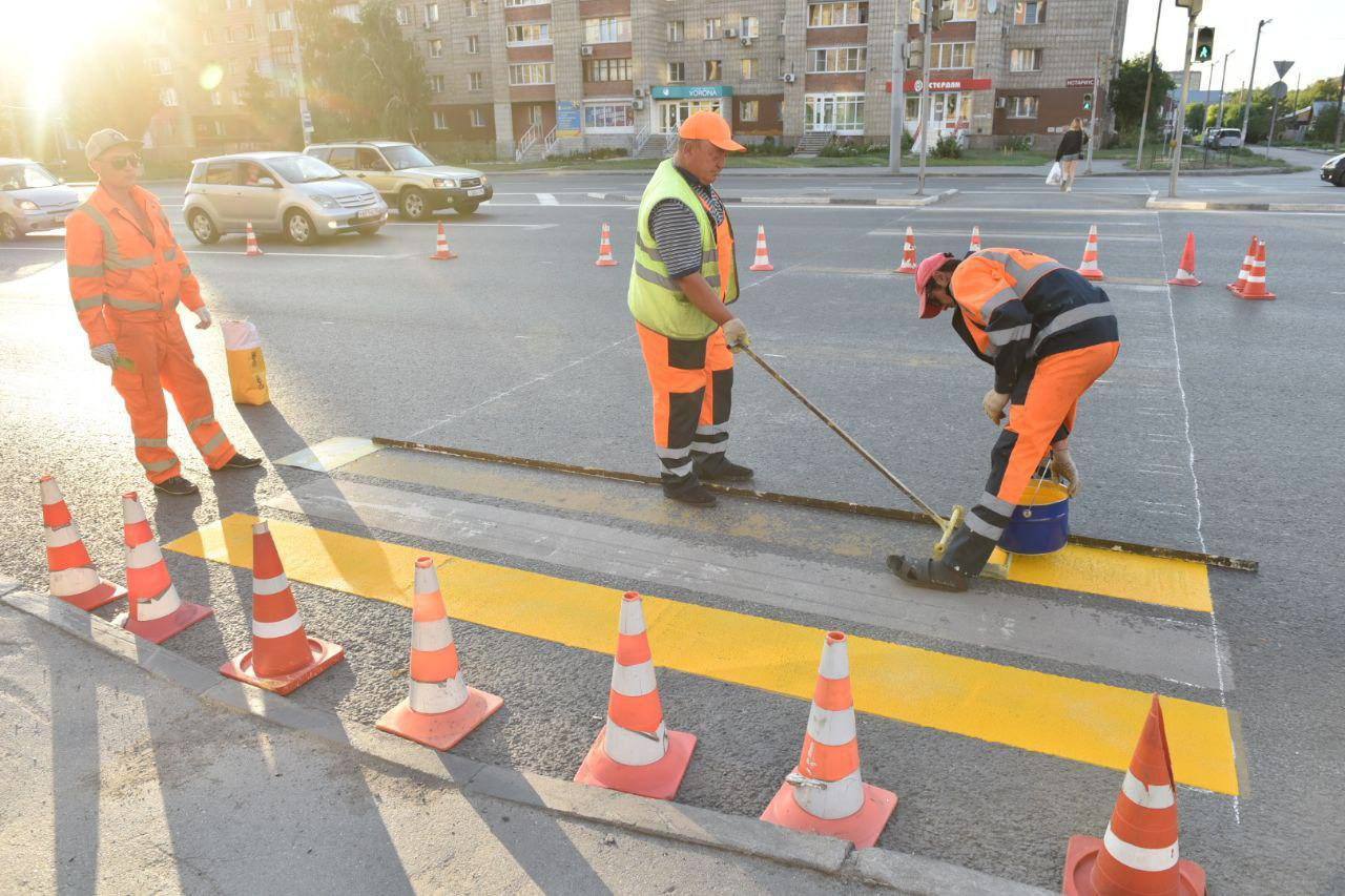 В конце апреля на омских дорогах появится разметка за 128 миллионов | Авто