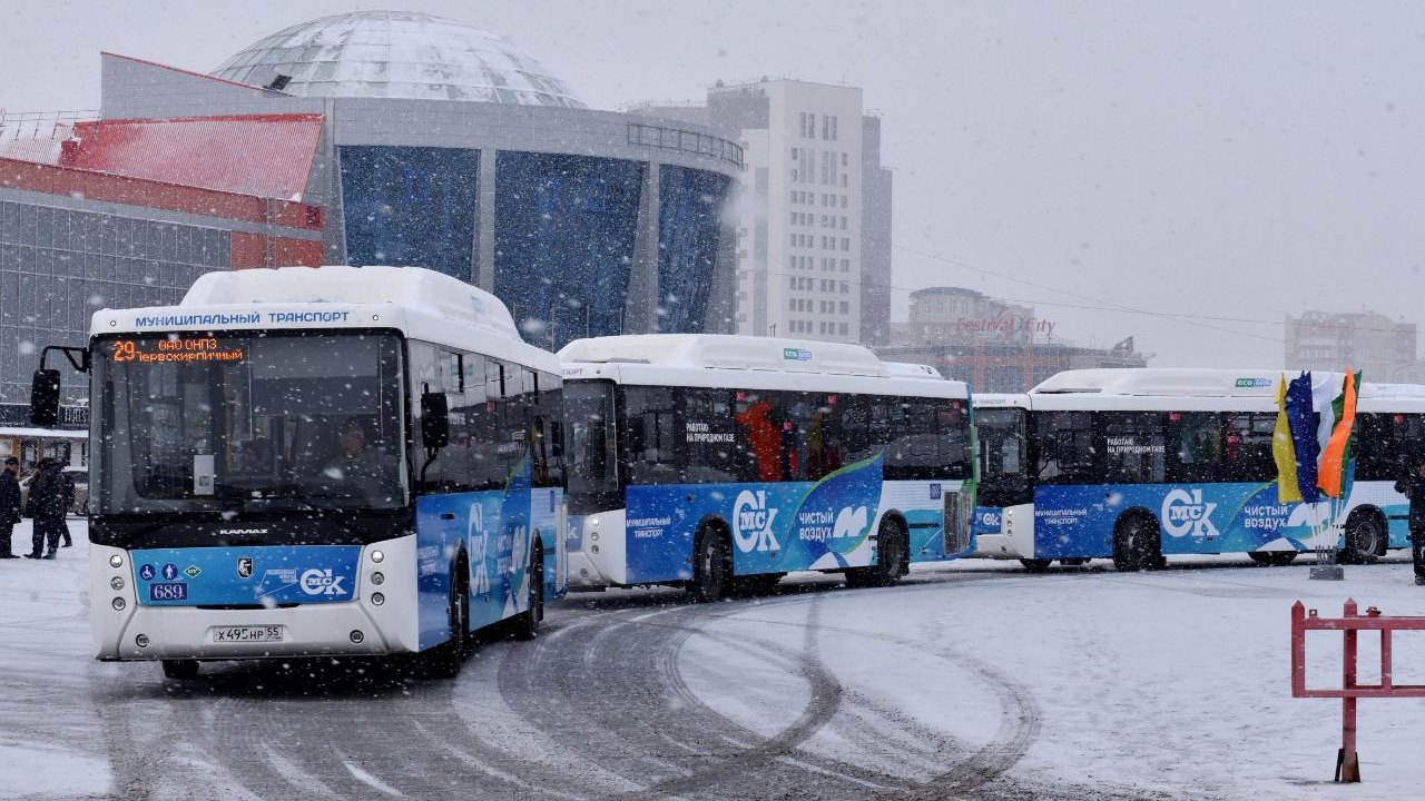 В Омске придумали, как экономить до 20 минут времени при поездке на  автобусах | Общество