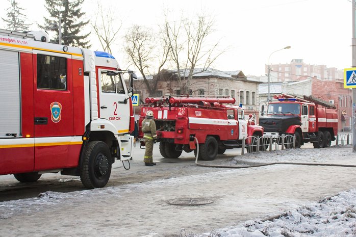 Омские пожарные спасли 24-летнюю курильщицу | Происшествия | Омск-информ