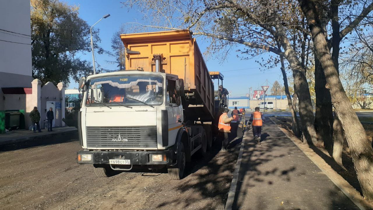 Шелест рассказал, как по просьбам омичей отремонтировали дороги в городе |  Общество