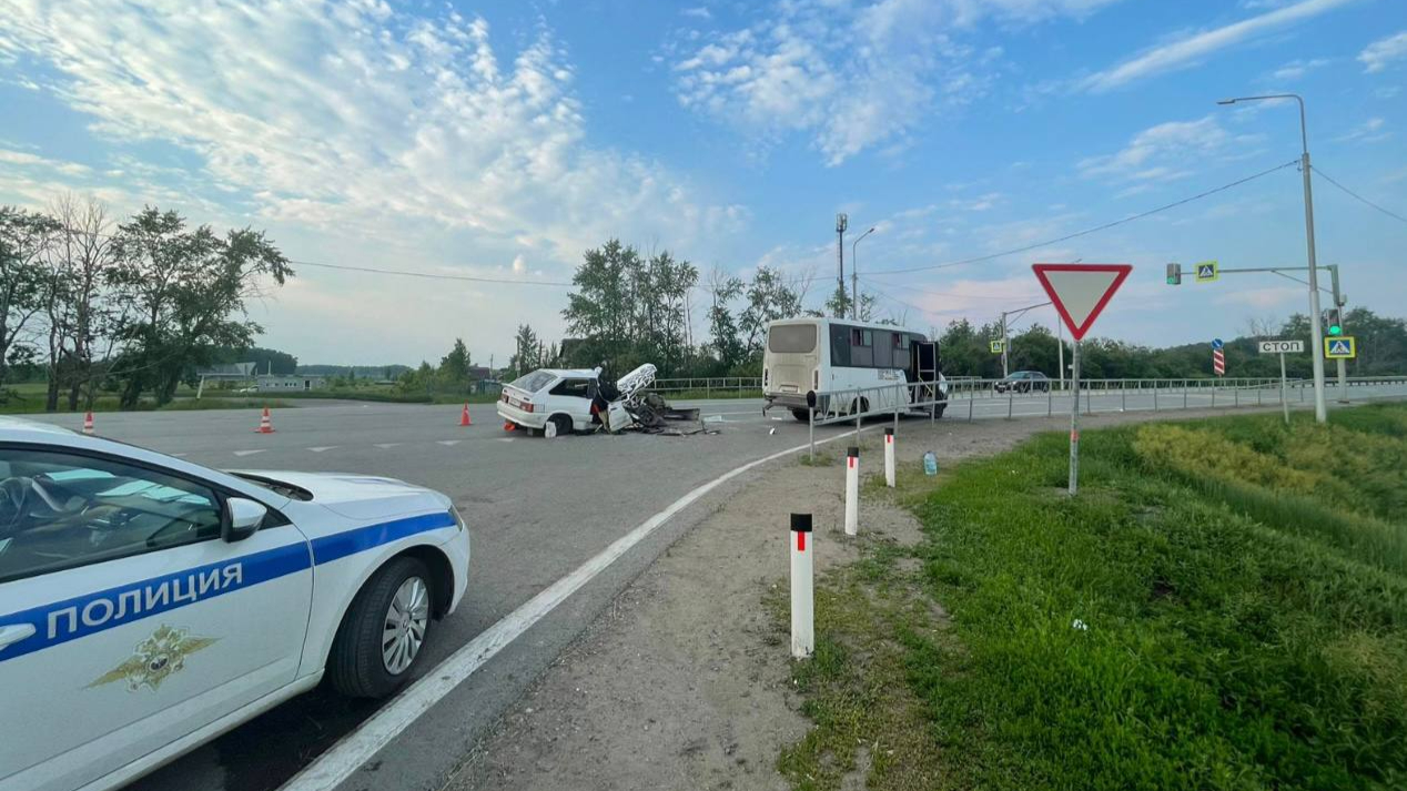 В ДТП на севере Омской области погиб водитель ВАЗа | Происшествия