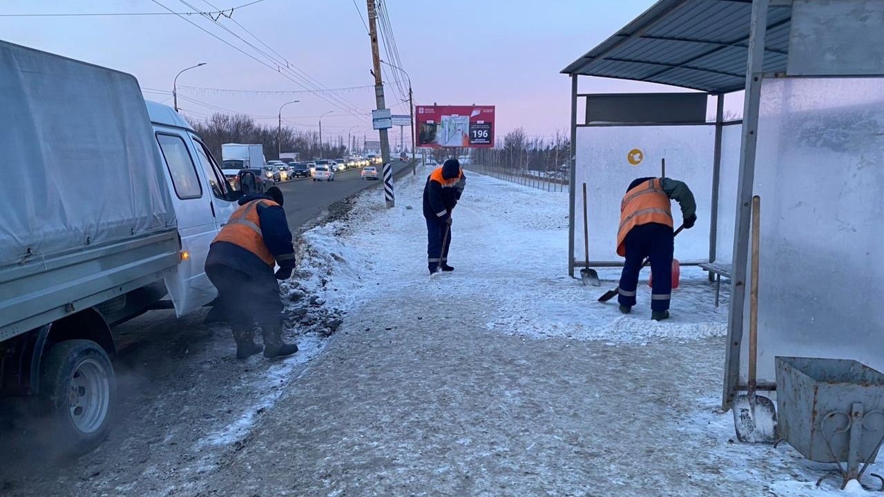 Стало известно, какие улицы в Омске очистят от снега и наледи сегодня |  Общество