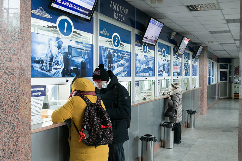 Билетная касса автовокзала. Автовокзал. Автовокзал Омск, Омск. Омский автовокзал внутри. Автовокзал Омск фото.