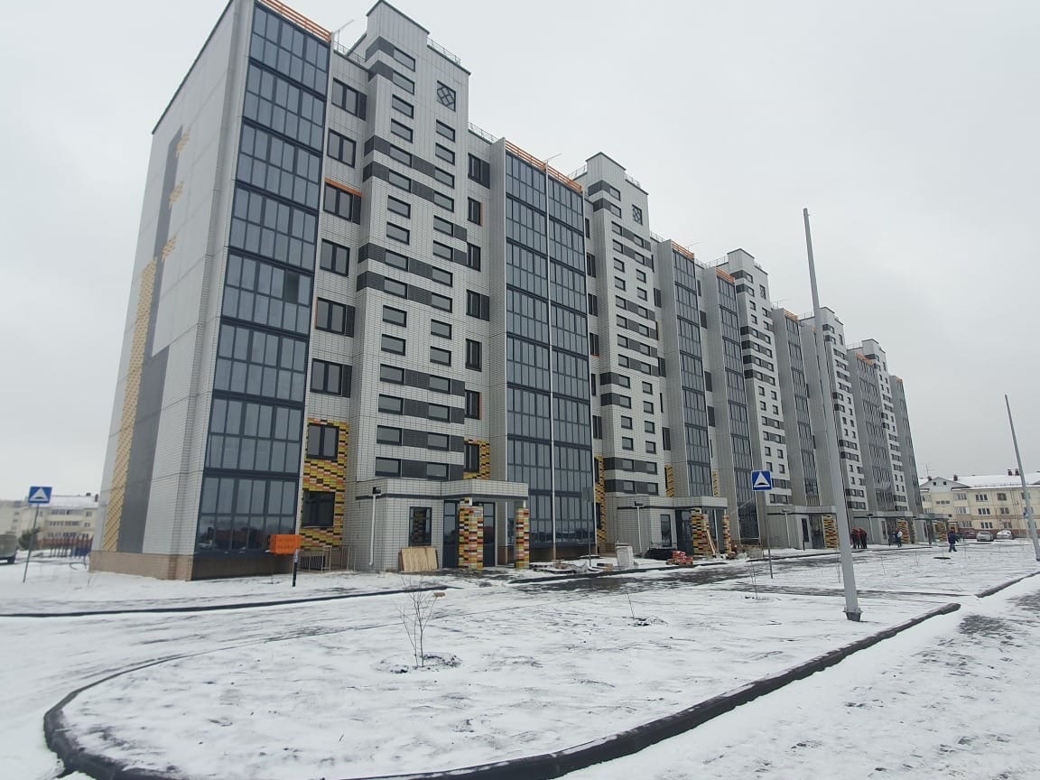 В Новом Амуре в Омске появилась 8-этажка без парковок во дворе |  Экономика/Бизнес