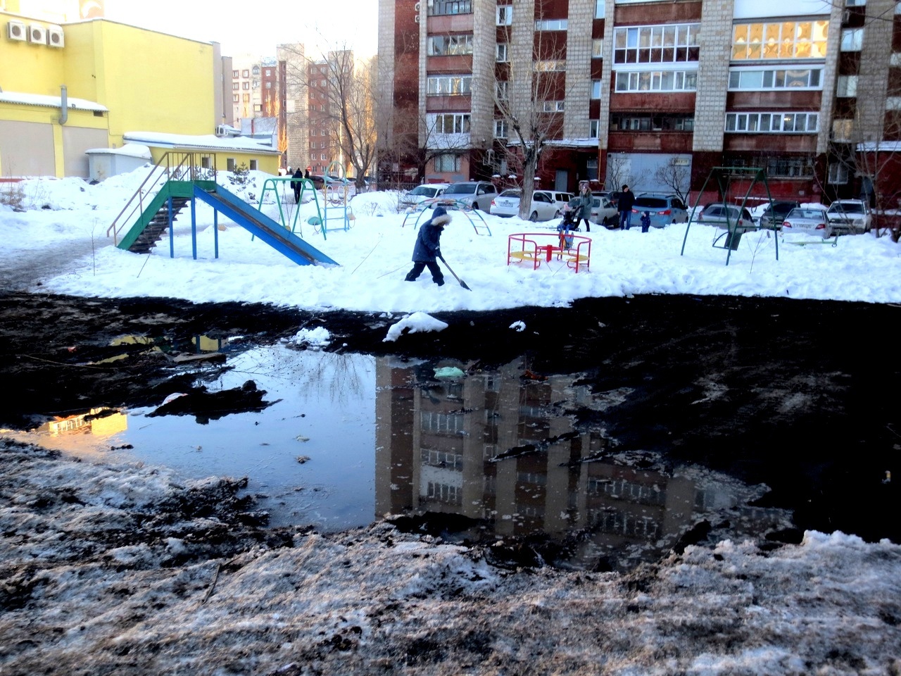 Омичи пожаловались на перекопанный двор | Общество