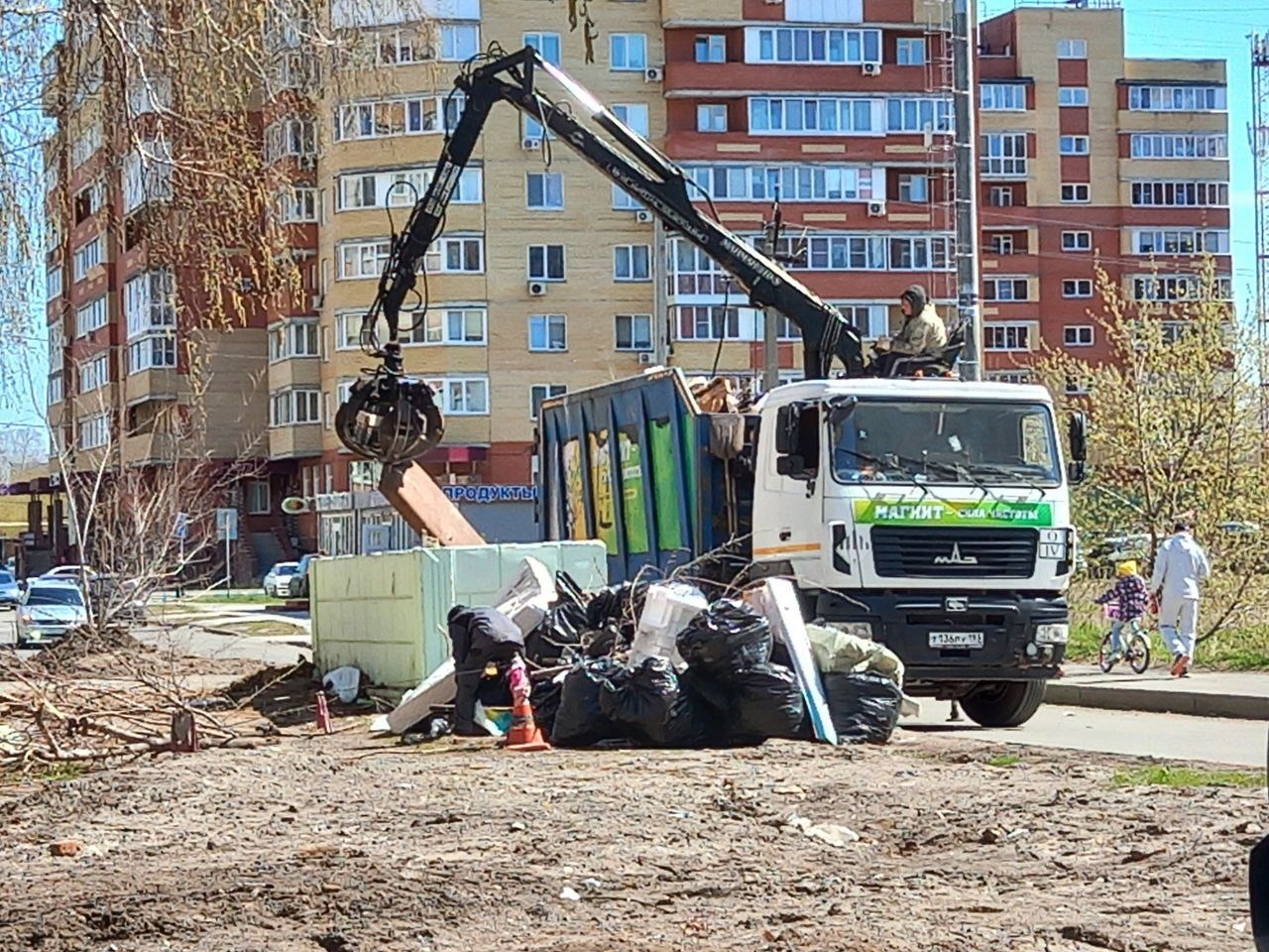 Омичам рассказали, куда складывать мусор после субботника | Общество