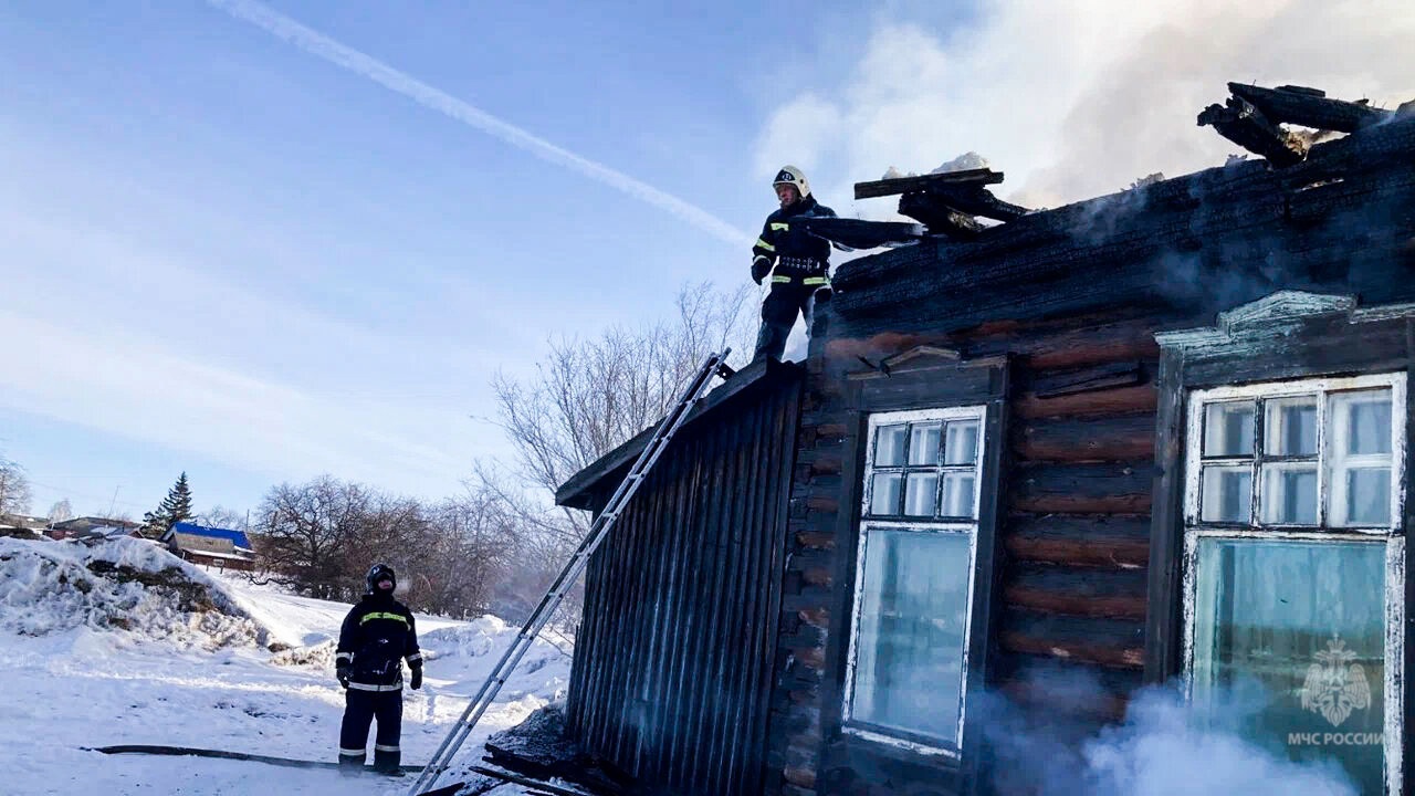 В Омской области закончили тушить догоравший ФАП | Происшествия