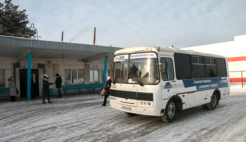 Автобус ветлужская красные. Автовокзал Муромцево Омская область. Муромцевский вокзал Муромцево Омск. Автовокзал Омская область автовокзал Муромцево. ПАЗ 32053 Омскоблавтотранс.