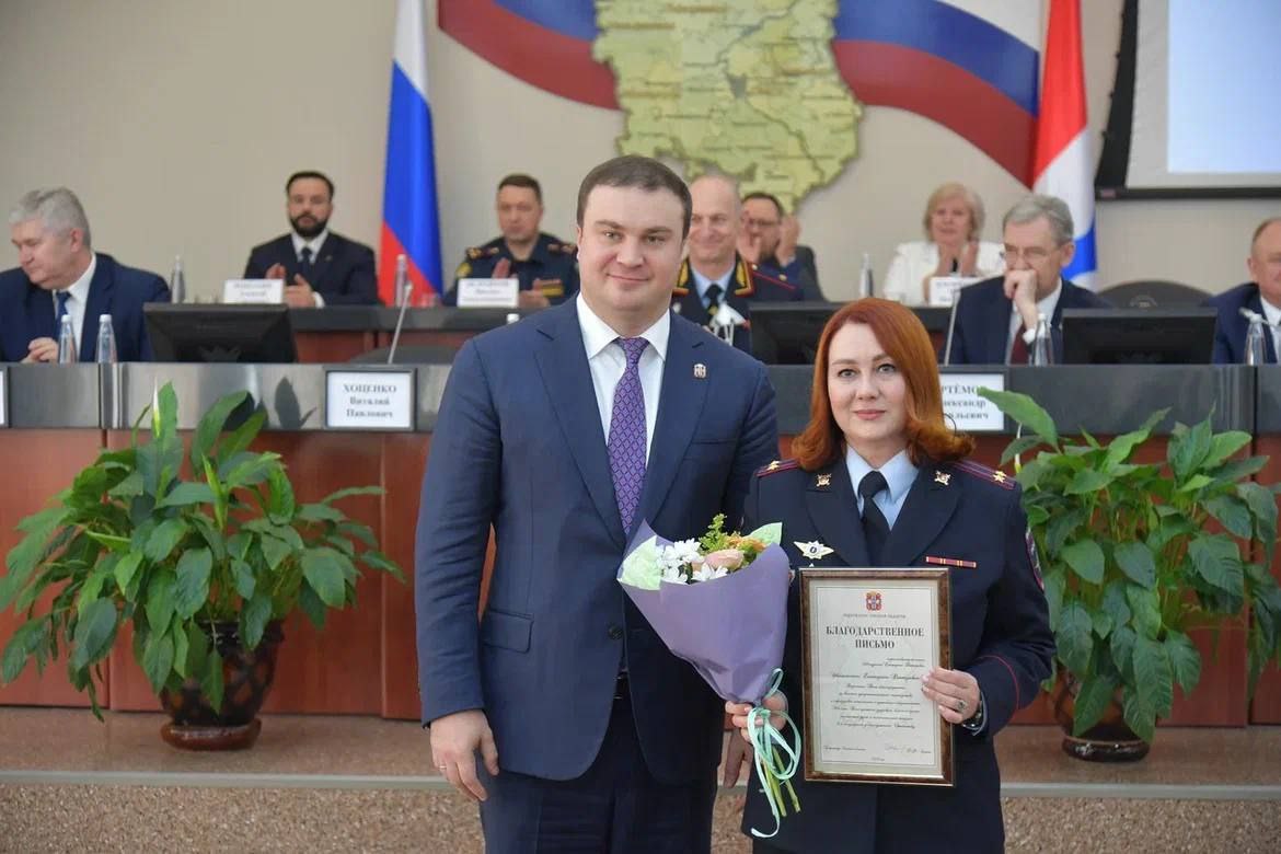 Хоценко наградил омских полицейских и рассказал им о надбавках к зарплатам  | Общество