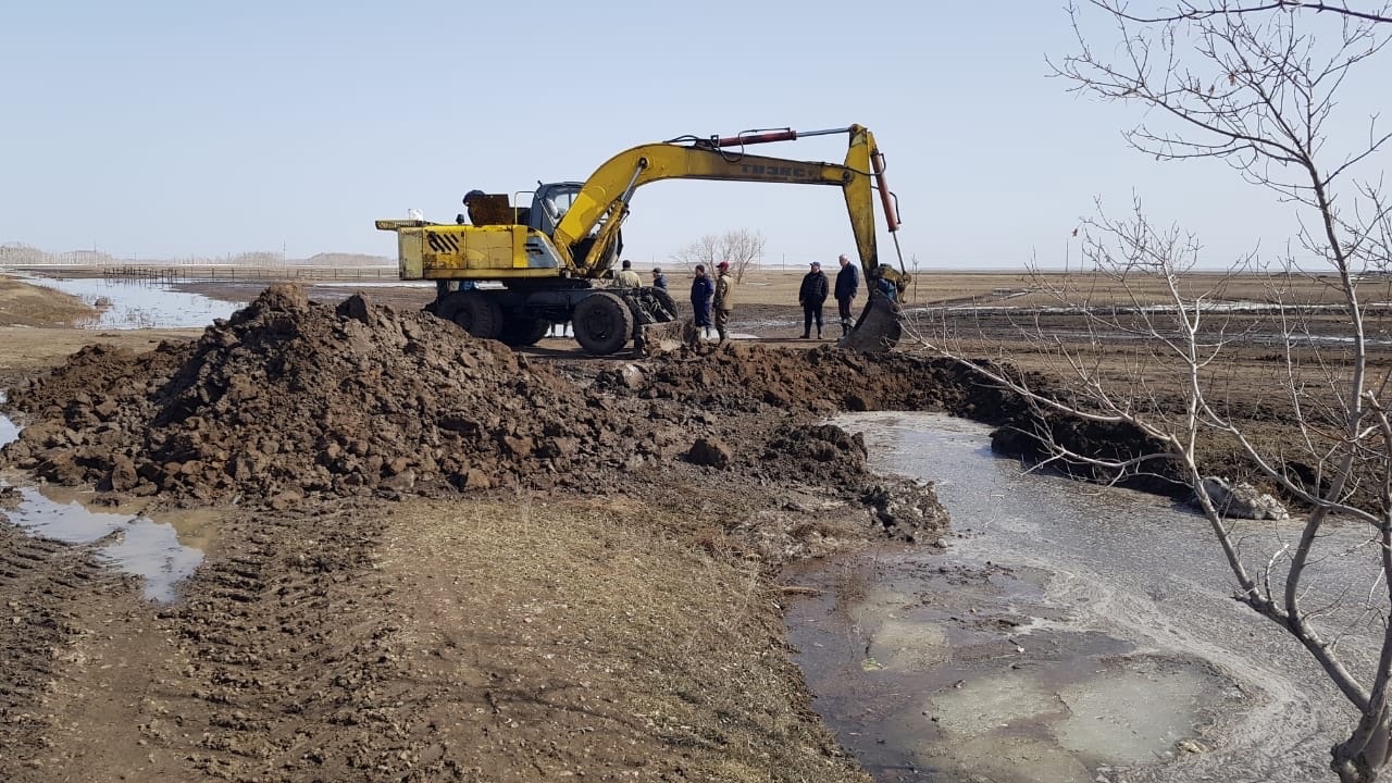 Вода топит еще одно село на юге Омской области | 06.04.2024 | Омск -  БезФормата