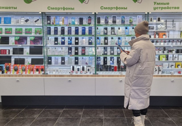 В Омске все чаще покупают смартфоны в рассрочку | Общество | Омск-информ